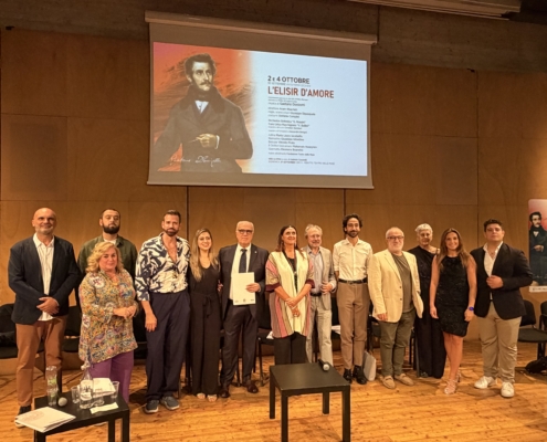 il cast completo de L'elisir d'amore con direttore art V. De Vivo Ass Cultura M. Paraventi, presidente Fondazione Muse A. Zampini